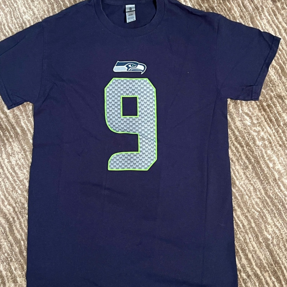 Seattle Seahawks Walker tshirt Youth size small